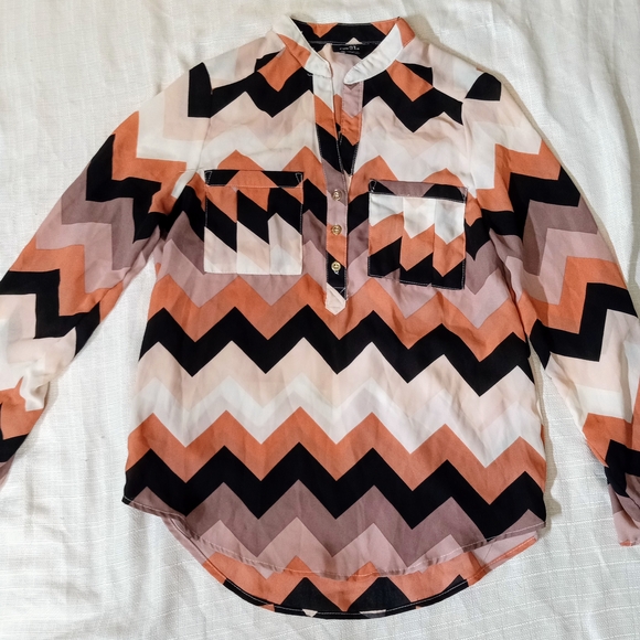 Rue21 Black and White Graphic Long Sleeve Button Down - Picture 1 of 6